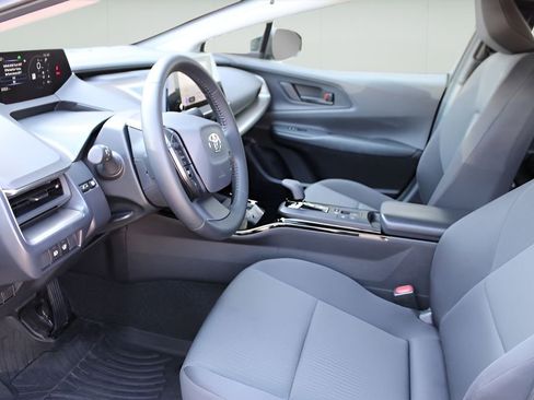 Used 2025 Toyota Prius LE AWD/4WD image 7