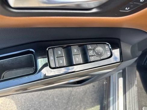 Used 2024 Nissan Pathfinder Platinum AWD/4WD image 8