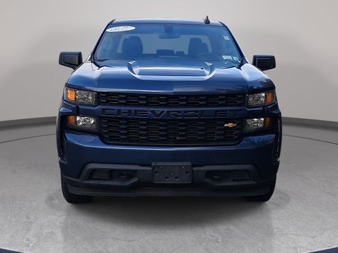 Used 2019 Chevrolet Silverado 1500 Custom w/ Custom Value Package AWD/4WD image 2