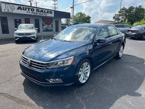 Used 2018 Volkswagen Passat 2.0T SE FWD image 2