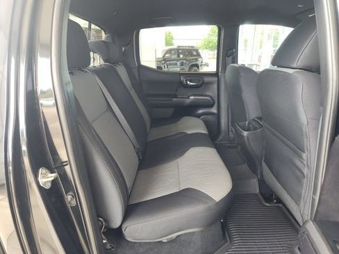 Certified 2021 Toyota Tacoma TRD Off-Road AWD/4WD image 19
