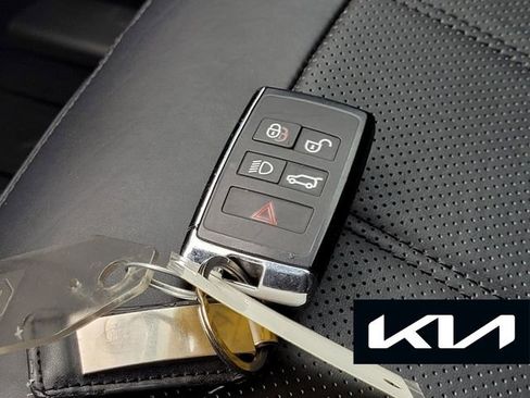 Used 2018 Land Rover Range Rover Sport HSE image 32