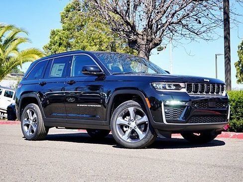 New 2026 Jeep Grand Cherokee Limited w/ Luxury Tech Group II image 2