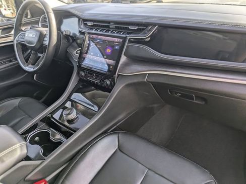 Used 2022 Jeep Grand Cherokee Limited image 31