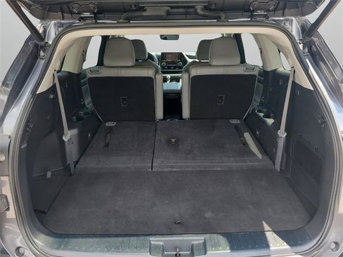 Used 2022 Toyota Highlander XLE image 11