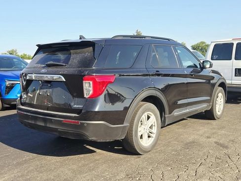 Used 2024 Ford Explorer XLT AWD/4WD image 3