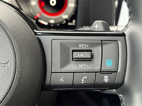 Used 2023 Nissan Pathfinder Platinum image 31