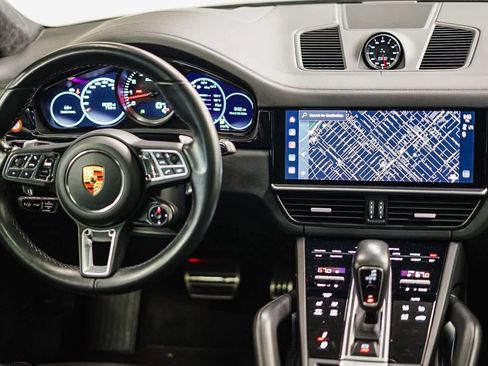 Used 2022 Porsche Cayenne Turbo image 13