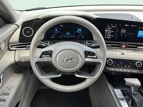 Used 2023 Hyundai Elantra SEL w/ Convenience Package FWD image 16