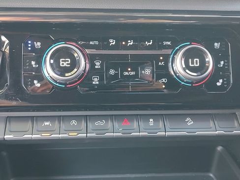 Used 2022 GMC Sierra 1500 AT4 w/ AT4 Preferred Package AWD/4WD image 16
