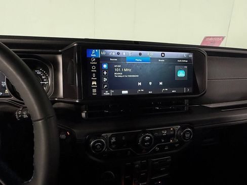 Used 2025 Jeep Wrangler Unlimited Rubicon 4xe w/ Safety Group AWD/4WD image 17