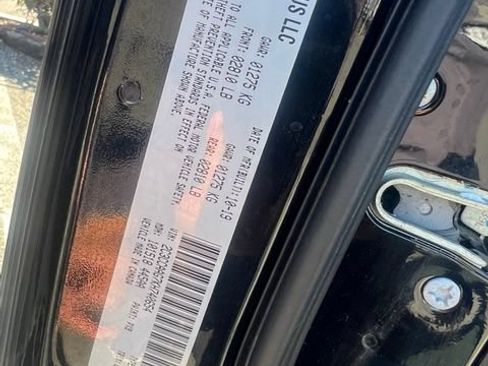 Used 2019 Chrysler 300 Touring w/ Sport Appearance Package RWD image 2