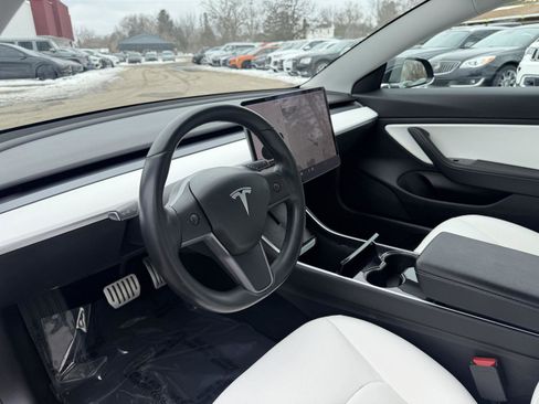 Used 2019 Tesla Model 3 Performance image 8