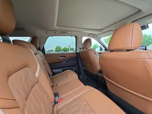 New 2026 Nissan Pathfinder Platinum FWD image 27