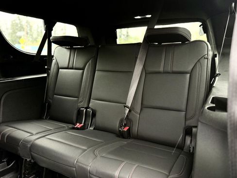 Used 2022 Chevrolet Suburban RST w/ Luxury Package image 16