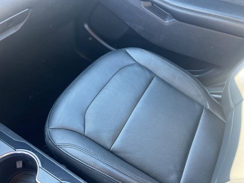 Used 2018 Ford Explorer XLT w/ Equipment Group 202A AWD/4WD image 42