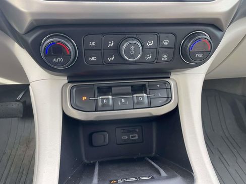 Used 2021 GMC Acadia Denali image 41