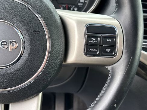 Used 2012 Jeep Grand Cherokee Laredo image 18