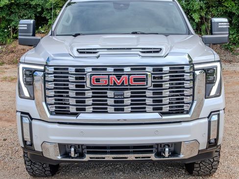 Used 2024 GMC Sierra 2500 Denali w/ Denali Reserve Package AWD/4WD image 8