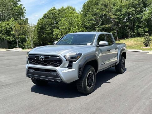 Used 2024 Toyota Tacoma TRD Off-Road AWD/4WD image 3