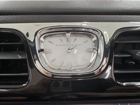 Used 2011 Chrysler 200 Limited FWD image 20