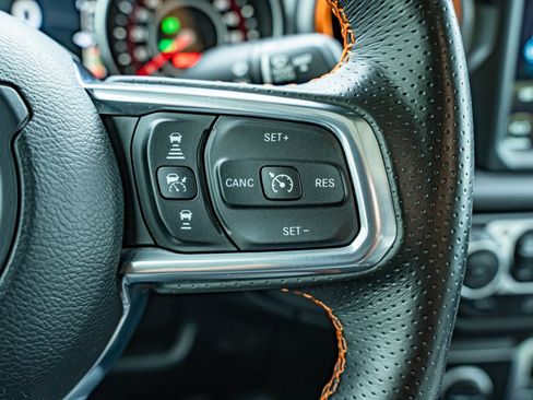 Used 2021 Jeep Gladiator Mojave w/ Dual Top Group AWD/4WD image 19