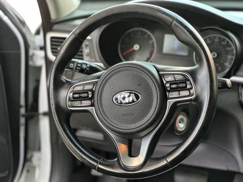 Used 2018 Kia Optima S FWD image 11