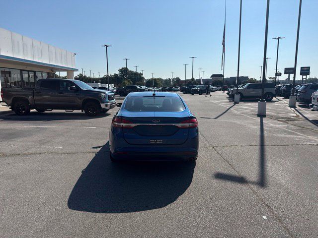Used 2017 Ford Fusion SE w/ Fusion SE Technology Package FWD image 4
