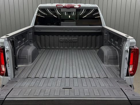 Used 2025 GMC Sierra 1500 AT4 w/ Technology Package AWD/4WD image 17