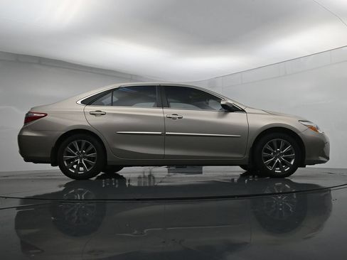 Used 2017 Toyota Camry XLE w/ Moonroof Package FWD image 24