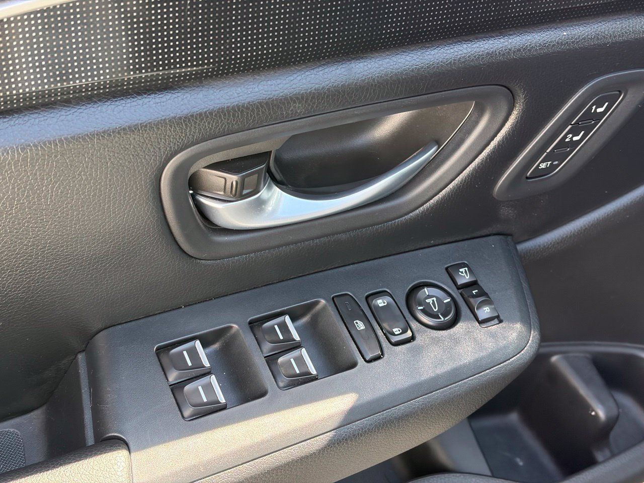 Used 2025 Honda Pilot Black Edition image 6