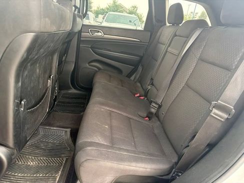 Used 2018 Jeep Grand Cherokee Laredo AWD/4WD image 17