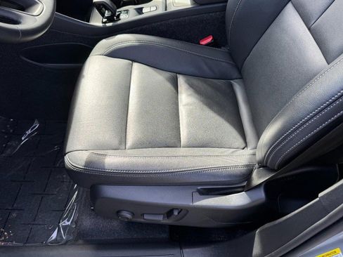 Certified 2025 Volvo XC40 B5 Core image 25