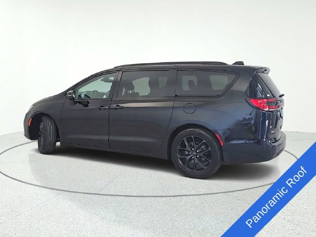 Used 2025 Chrysler Pacifica Limited FWD image 3