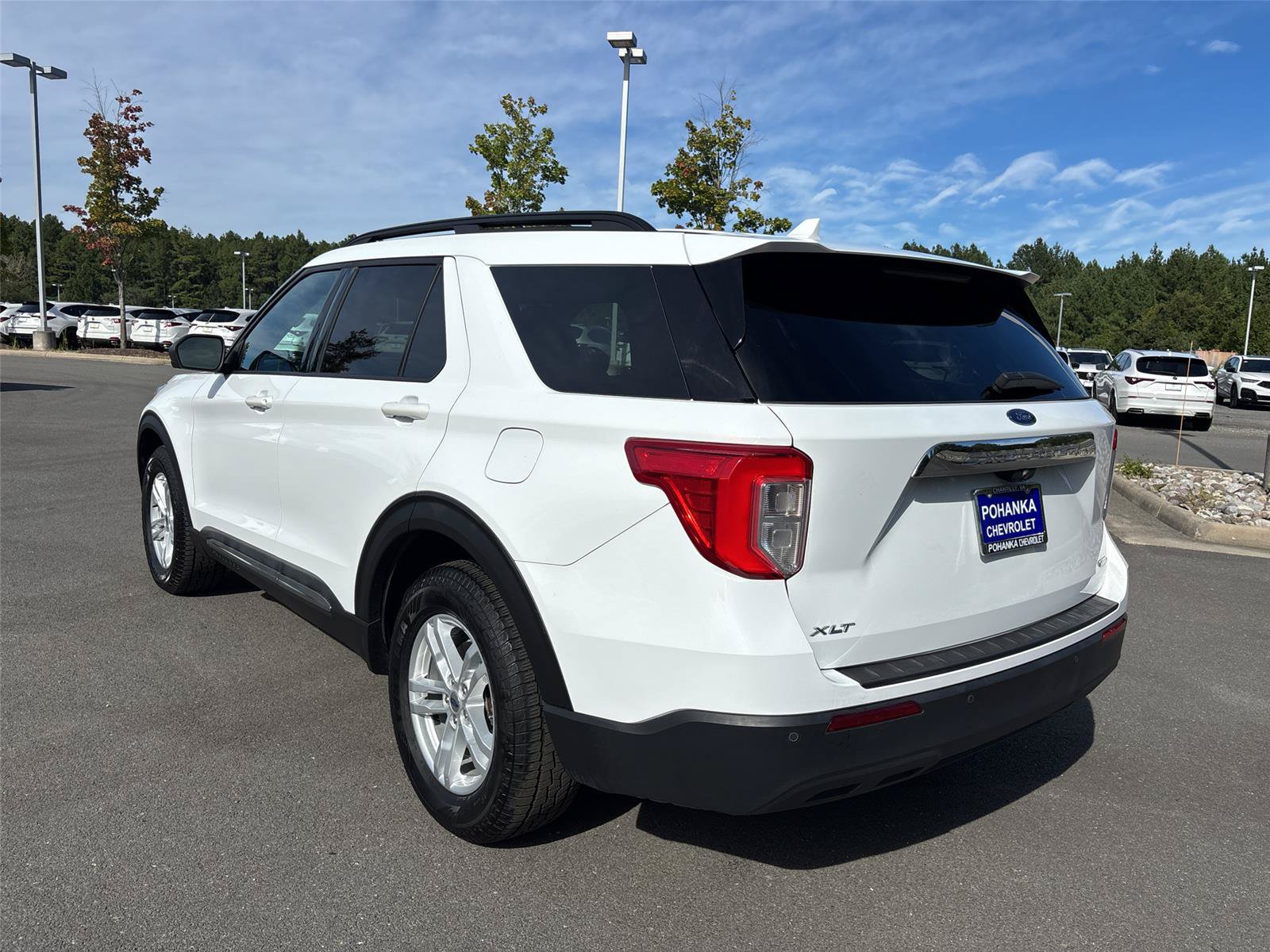 Used 2020 Ford Explorer XLT w/ Comfort Package AWD/4WD image 4