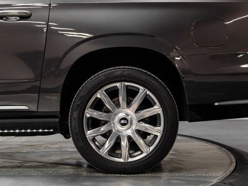 Used 2021 Cadillac Escalade ESV Premium Luxury Platinum w/ Heavy-Duty Trailer Package image 38