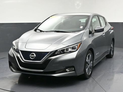 Used 2019 Nissan Leaf SV w/ SV Technology Package image 3