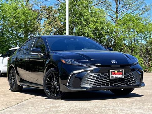 Used 2025 Toyota Camry SE w/ Convenience Package AWD/4WD image 2