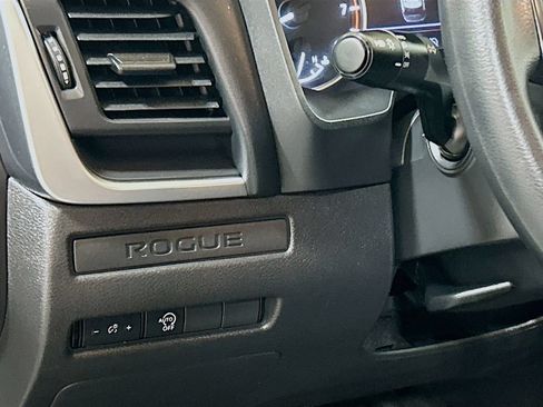 Used 2024 Nissan Rogue S FWD image 8