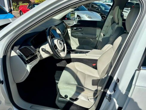 Used 2017 Volvo XC90 T6 Momentum w/ Vision Package image 11