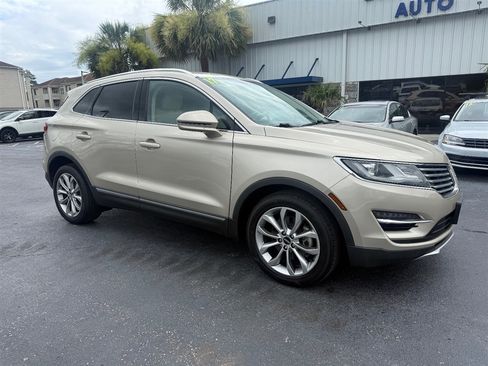 Used 2017 Lincoln MKC Select w/ Select Plus Package FWD image 2