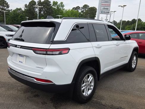 Used 2025 Jeep Grand Cherokee Laredo w/ MOPAR Finishing Package RWD image 12