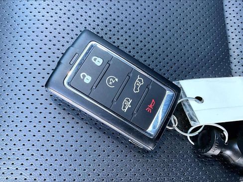Used 2025 Jeep Wagoneer Series III w/ Premium Group I AWD/4WD image 14