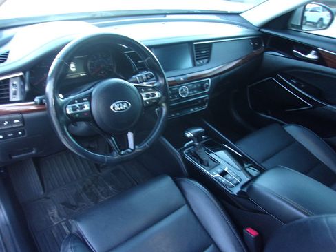 Used 2018 Kia Cadenza Technology image 11
