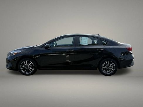 Used 2023 Kia Forte LXS image 2