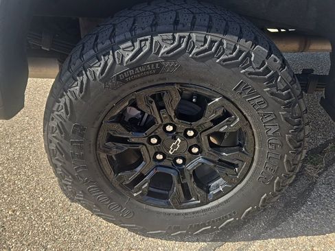 Used 2023 Chevrolet Silverado 1500 ZR2 w/ Technology Package image 49