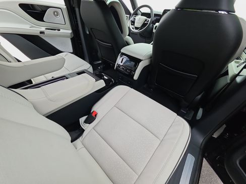 Used 2026 Lincoln Aviator Black Label w/ Jet Appearance Package AWD/4WD image 11