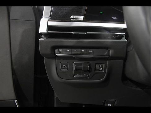 Used 2026 Cadillac Escalade Luxury AWD/4WD image 7