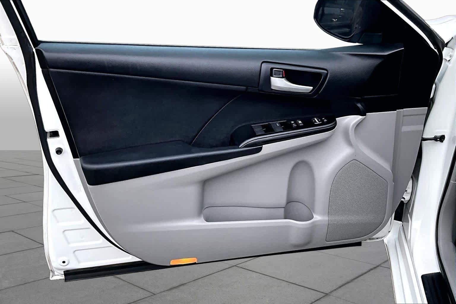 Used 2012 Toyota Camry LE FWD image 22