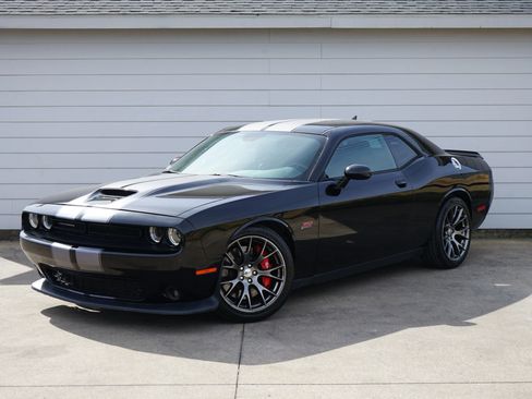 Used 2015 Dodge Challenger SRT image 10